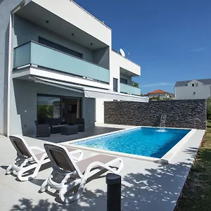 Villa Tesa 1 - Heated Swimming Pool, Donji Okrug (Ciovo)